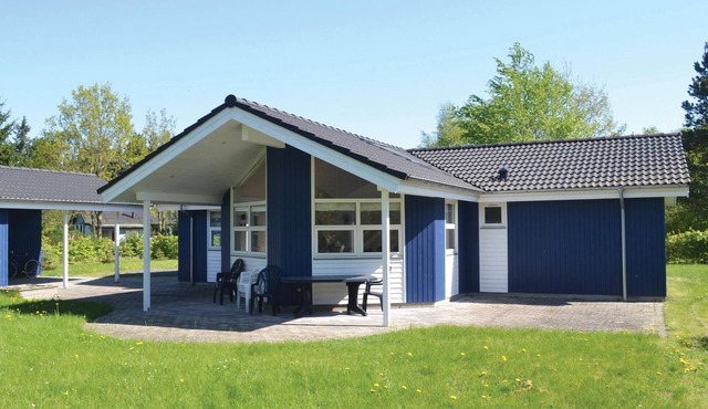Lovely home in ørsted with sauna