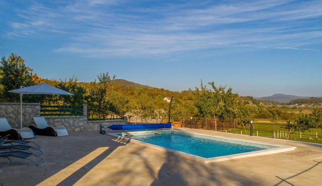 Lovely home in Otocac with WiFi