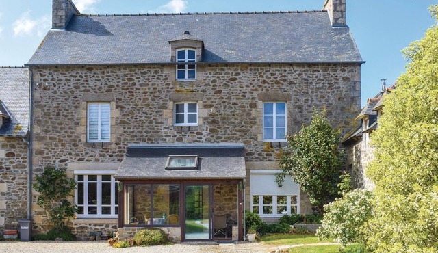 Lovely home in Plancoet with WiFi