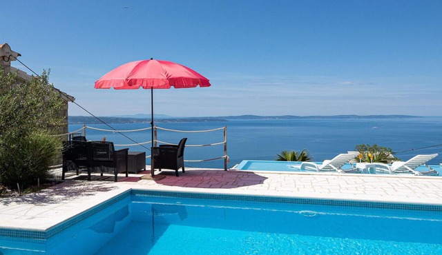 Lovely home in Podstrana