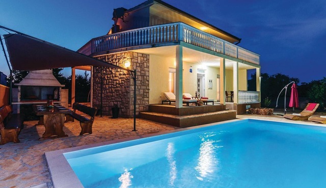 Lovely home in Polaca