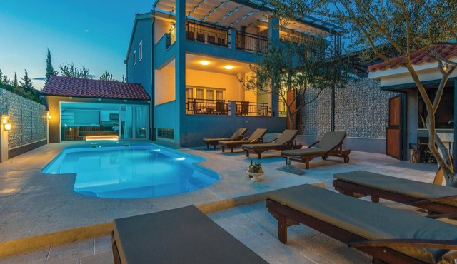 Lovely home in Pridraga