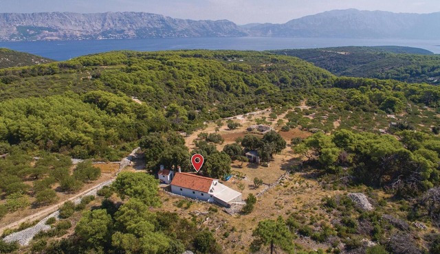 Lovely home in Pucisca