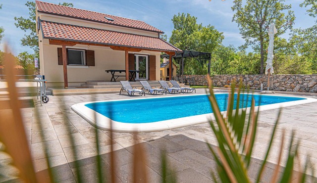 Lovely home in Puljane with kitchen