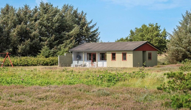 Lovely home in Ringkøbing with kitchen