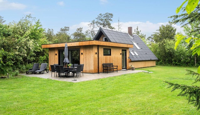 Lovely home in Ringkøbing with kitchen