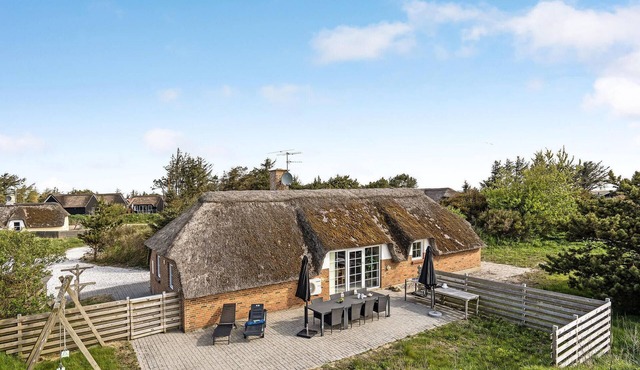 Lovely home in Ringkøbing with WiFi