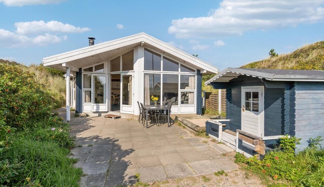 Lovely home in Ringkøbing with WiFi