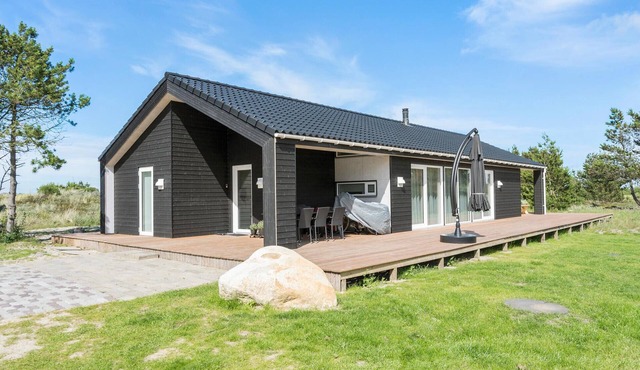 Lovely home in Ringkøbing with kitchen