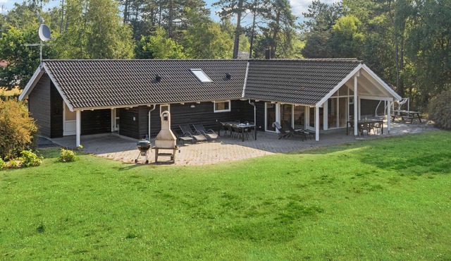 Lovely home in Rødby with kitchen