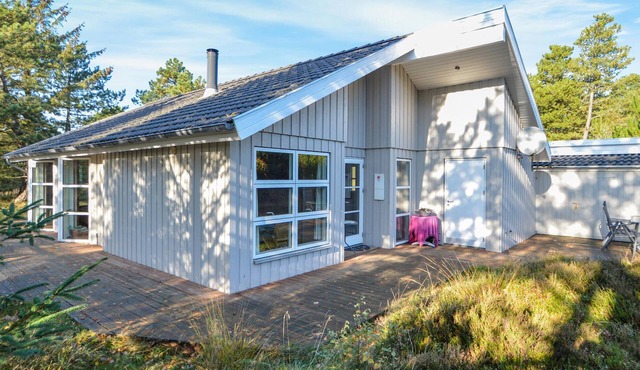 Lovely home in Rømø with kitchen