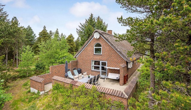 Lovely home in Rømø with kitchen