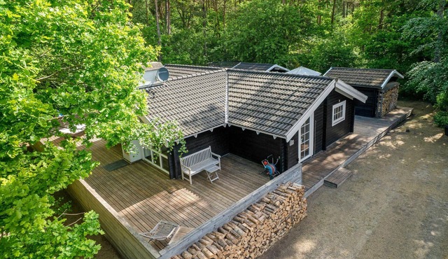 Lovely home in Rønde with kitchen