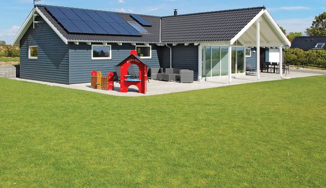 Lovely home in Rønde with sauna