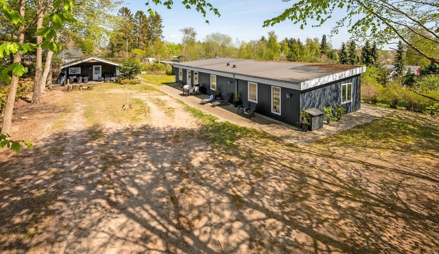 Lovely home in Rønde with WiFi