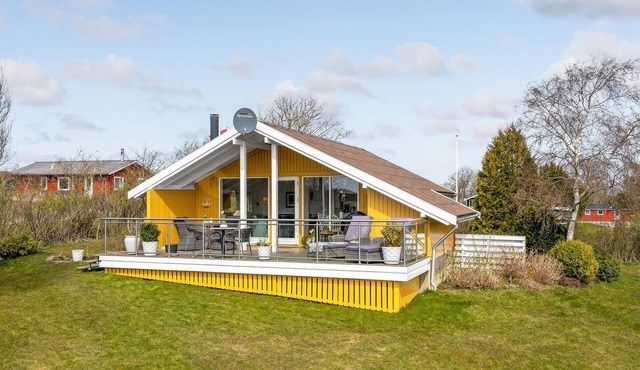 Lovely home in Roslev with kitchen