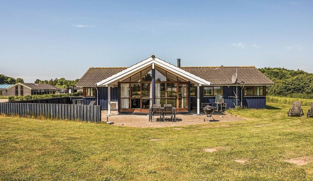 Lovely home in Rudkøbing with sauna