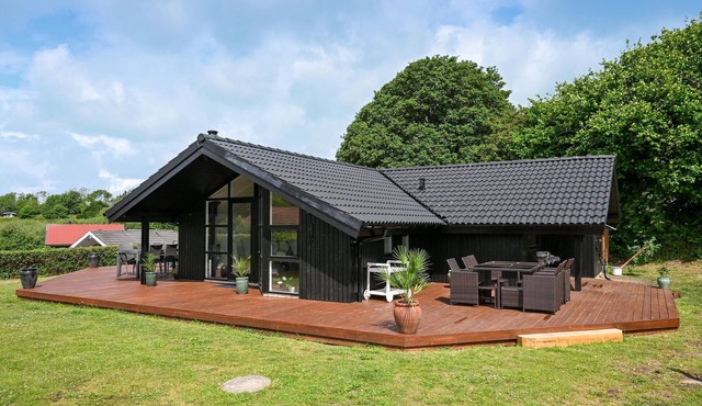 Lovely home in Rudkøbing with sauna