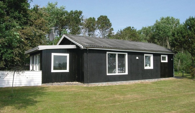 Lovely home in Sæby with WiFi