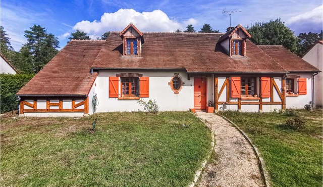 Lovely Home In Salbris