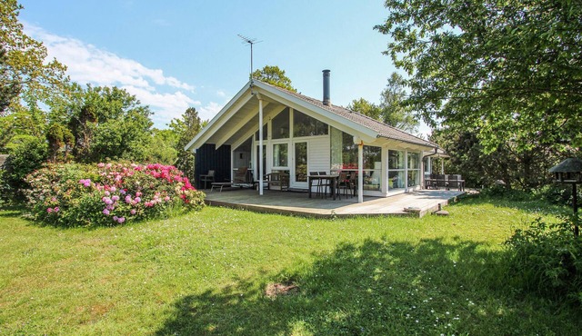 Lovely home in Samsø with WiFi