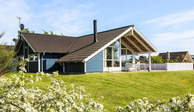Lovely home in Samsø with WiFi