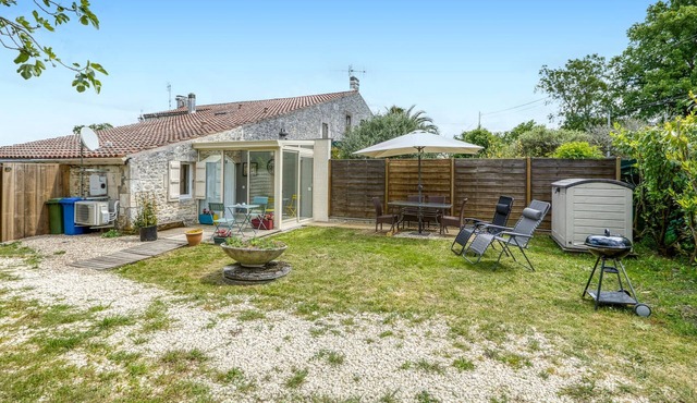 Lovely home in Saujon with WiFi