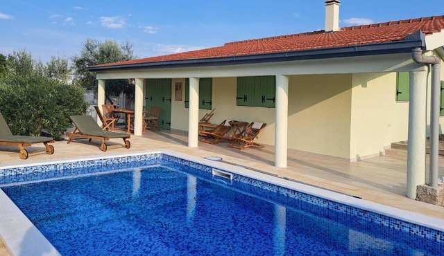 Lovely home in Seget Gornji