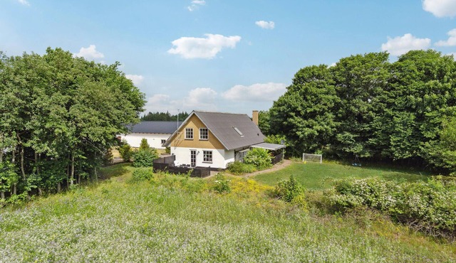 Lovely home in Sindal with WiFi