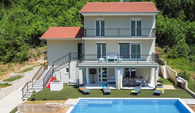 Lovely home in Sinj with private swimming pool, can be inside or outside
