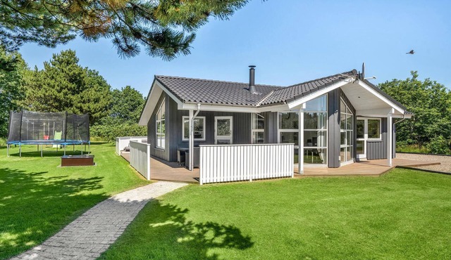 Lovely home in Skjern with WiFi