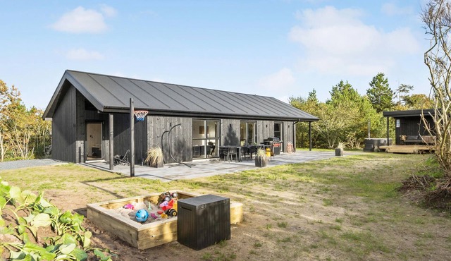 Lovely home in Skjern with WiFi