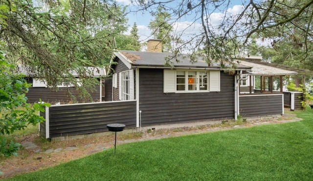 Lovely home in Solrød Strand with WiFi