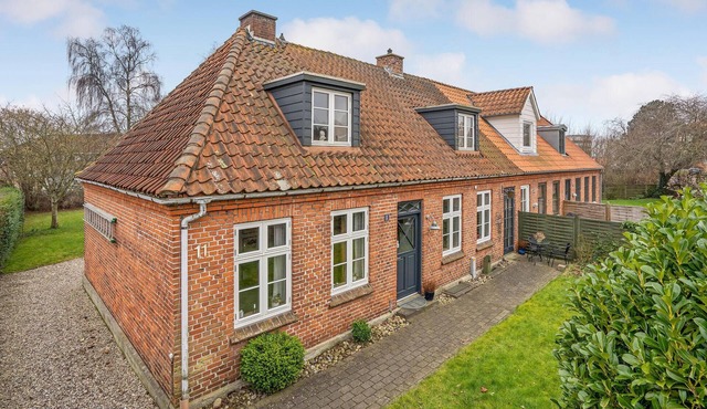 Lovely home in Sønderborg with kitchen