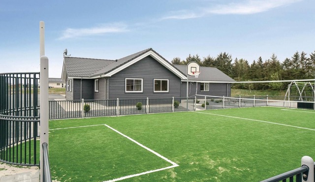 Lovely home in Spøttrup with sauna