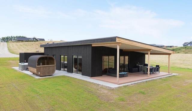 Lovely home in Spøttrup with sauna