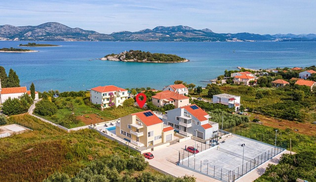 Lovely home in Sreser