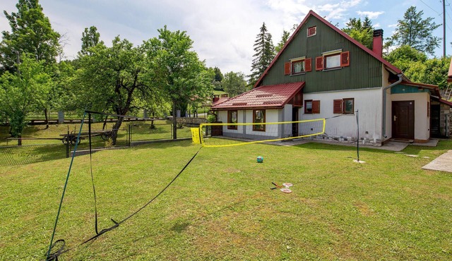Lovely home in Stari Laz with WiFi