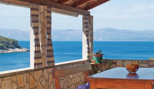 Lovely home in Tankaraca with house sea view