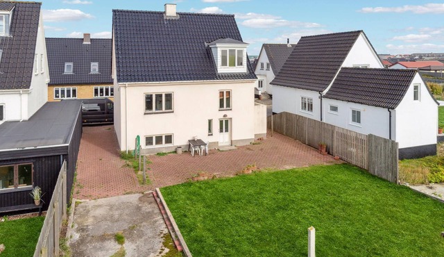 Lovely home in Thyborøn with kitchen