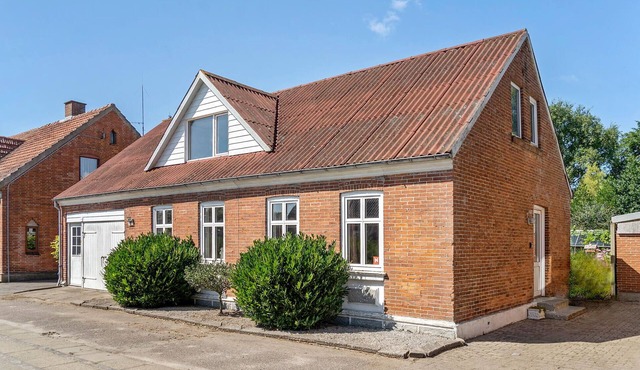 Lovely home in Thyholm with WiFi