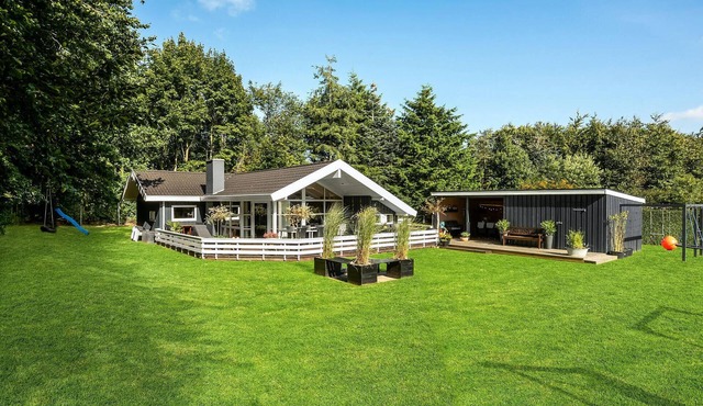 Lovely home in Toftlund with sauna