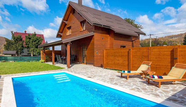 Lovely home in Tuk Vojni