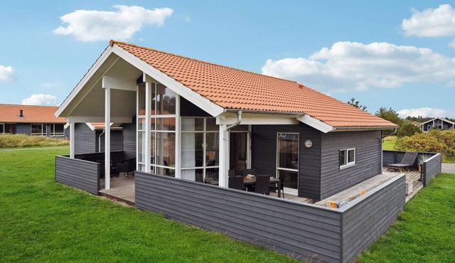 Lovely home in Ulfborg with WiFi