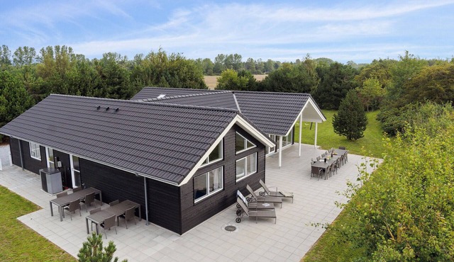 Lovely home in Væggerløse with sauna