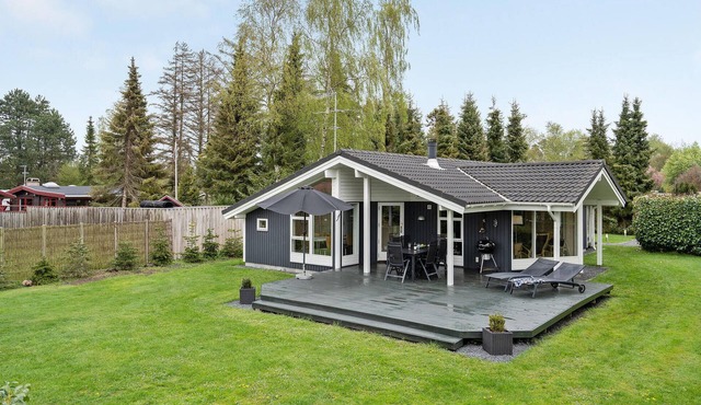 Lovely home in Væggerløse with sauna