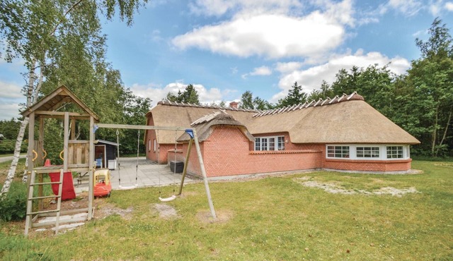 Lovely home in Væggerløse with sauna