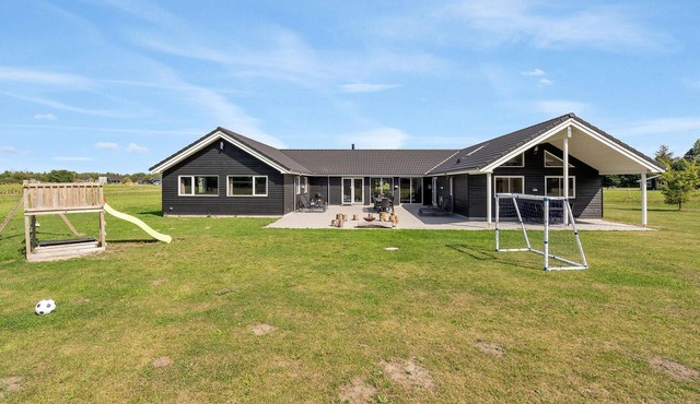 Lovely home in Væggerløse with sauna