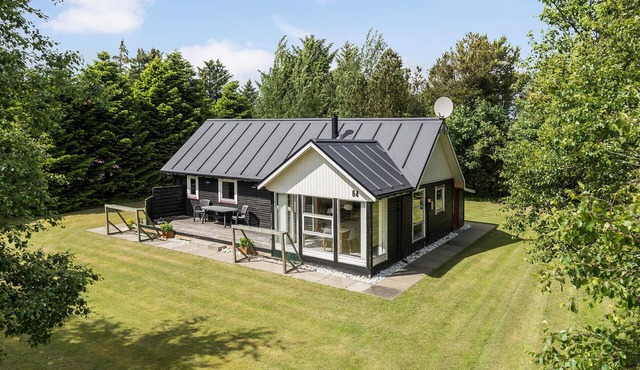 Lovely home in Vemb with WiFi