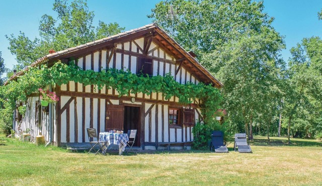 Lovely home in Vert with WiFi